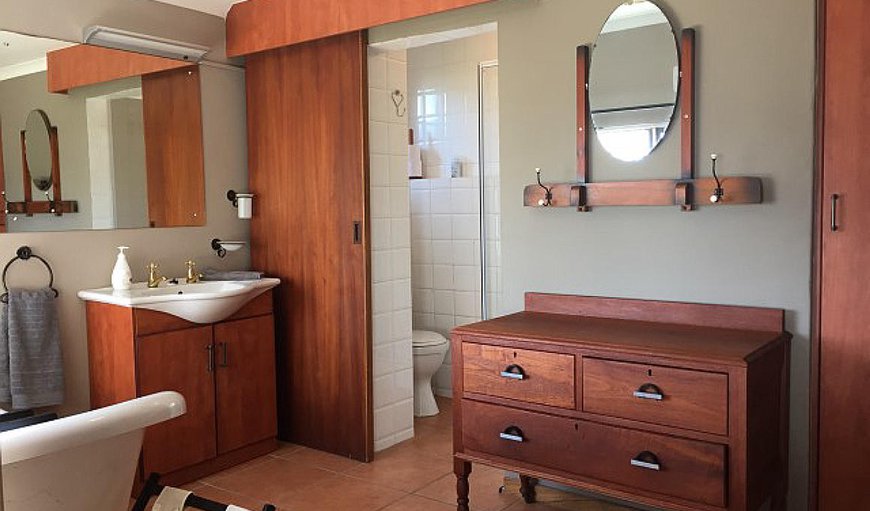 The Apartment: Bathroom