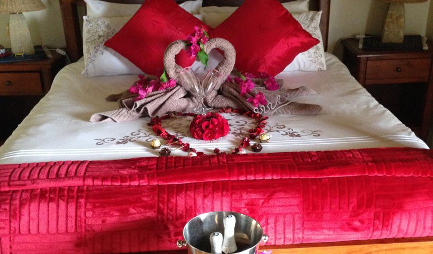 Room 1 Suite with Balcony SELF-CATERING: Bed