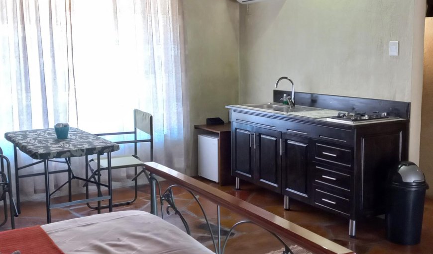 Room 3 One-Double Bed SELF-CATERING: Kitchenette