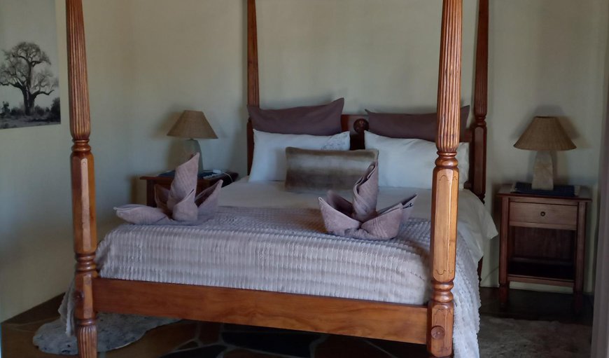 Room 1 Suite with Balcony SELF-CATERING: Bed