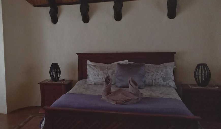 Room 6 One-Double Bed SELF-CATERING: Bed