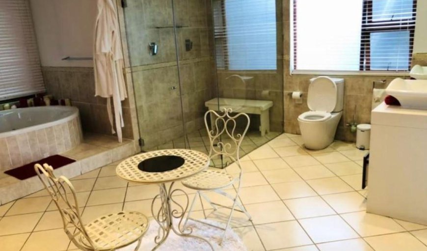 Honeymoon Suite: Shower