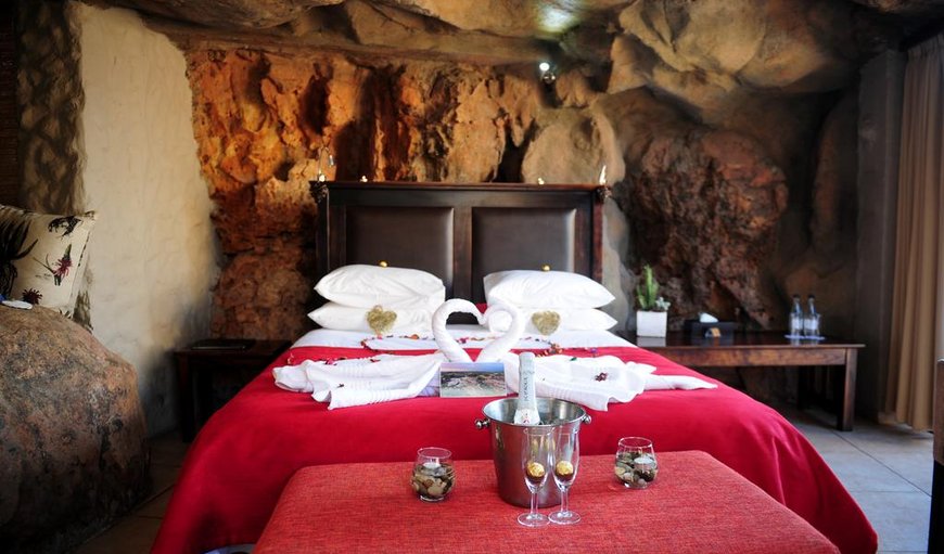 Honeymoon Cave Suite: Honeymoon Cave Suite   