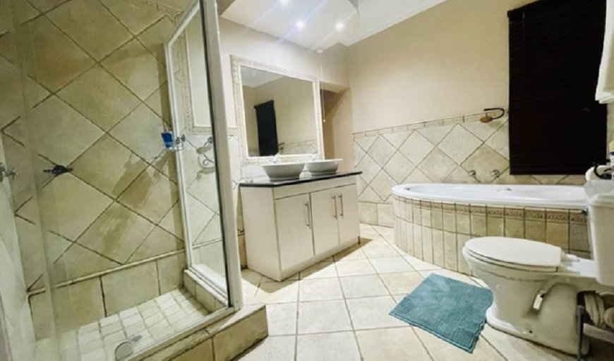 Express Cruiser Room: Queen bathroom