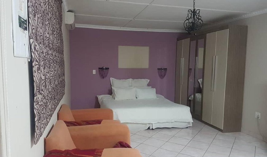 Twin Room 9: Bed