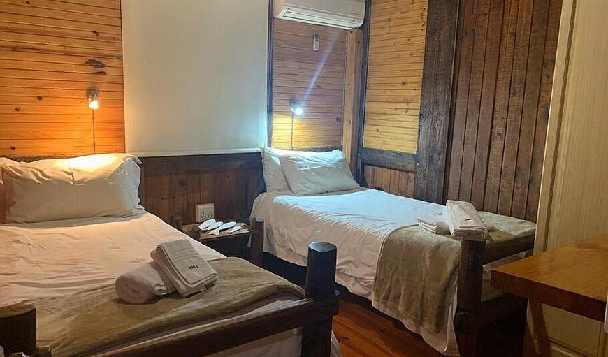 Self-catering Holiday Home: Bedroom with twin singles