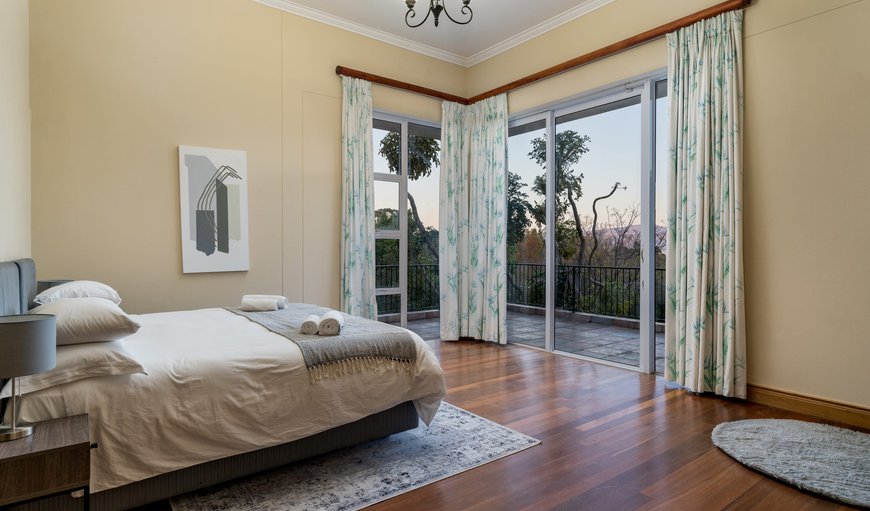 Red Victorian Mansion - Deluxe Double: Deluxe Double Studio