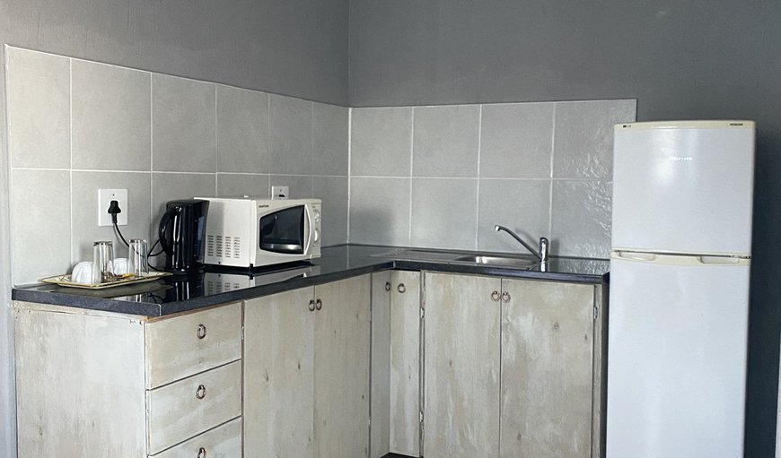Standard Twin Room: Room 3 kitchen