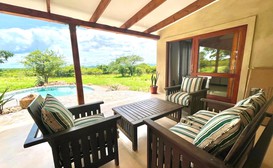 Gorgeous 4-Bedroom Lodge in Dombeya Game Reserve image
