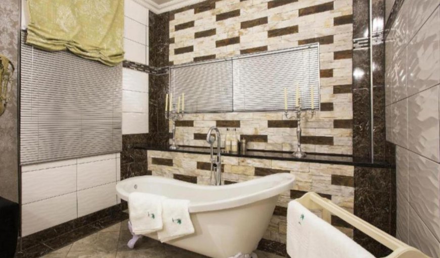 Honeymoon Suite: Bathroom