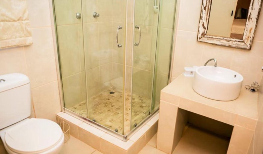 Classic Double Room - KarooWerf: Bathroom