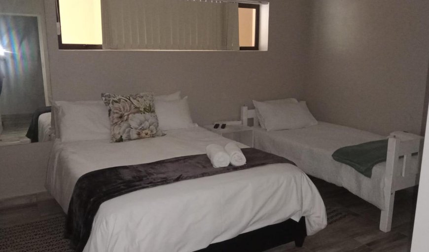 Deluxe Double Room with Extra Bed: Bed