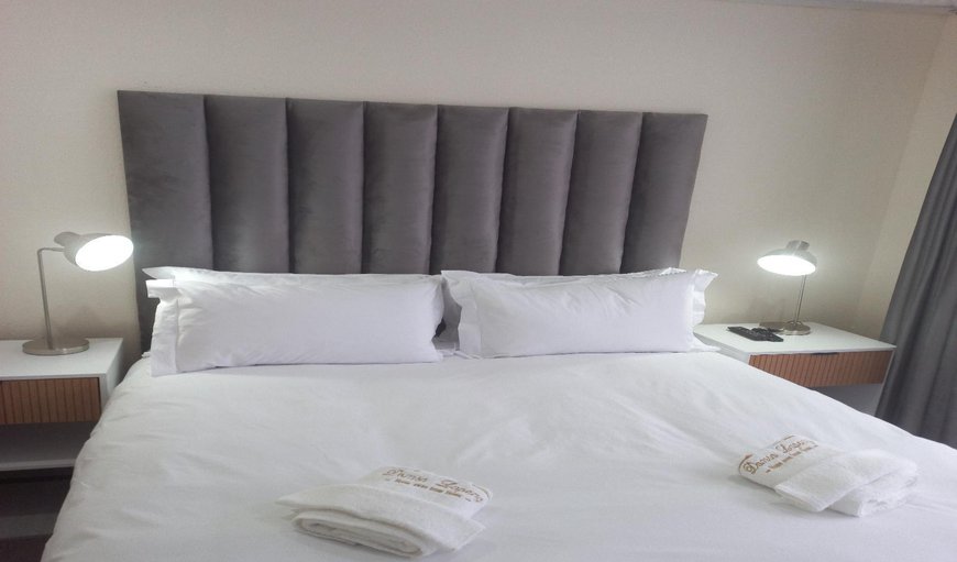 Domsalapeng | Luxury Queen Room: Bed