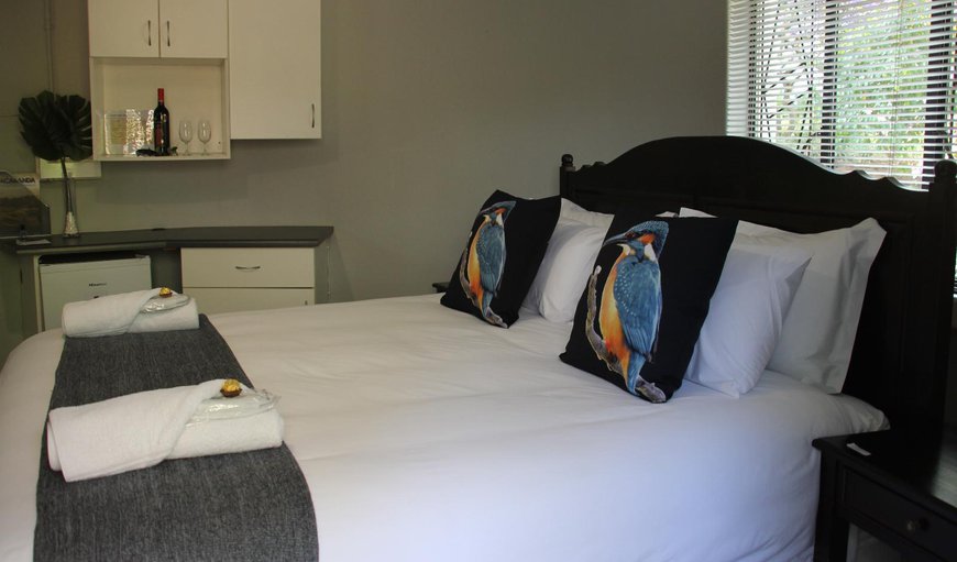Kingfisher Hut: Bed