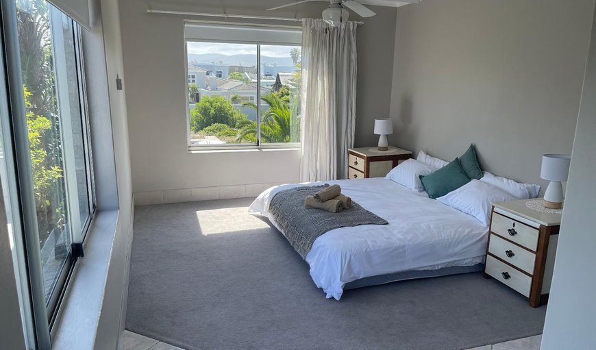 Three-bedroom Apartment- Ocean: Bed