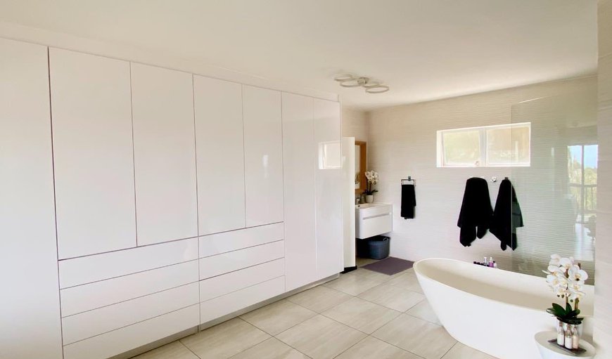 Salt Rock Sands Penthouse: Main En-suite Bathroom