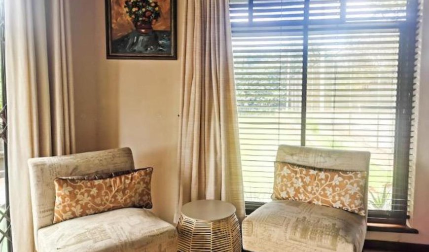 Zebra Suite: Seating area