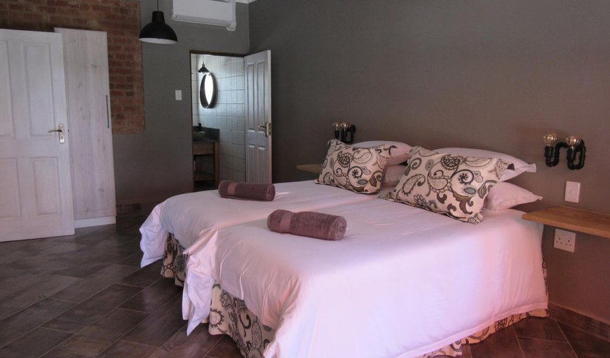 Family Suite 2: Bed