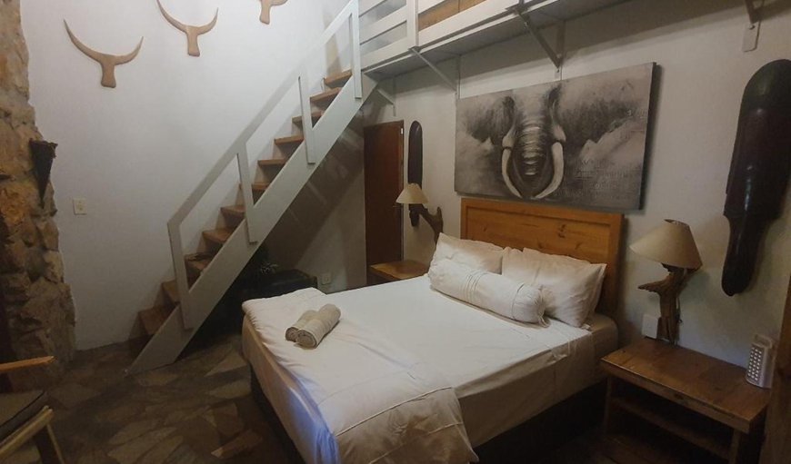 Kingfisher Apartment: Bed
