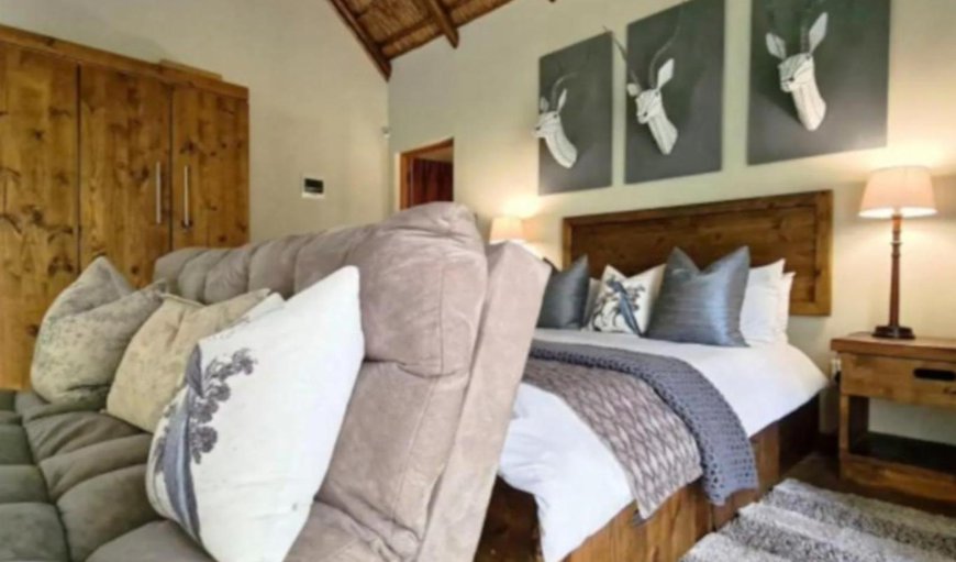 Woodpecker Room: Bed