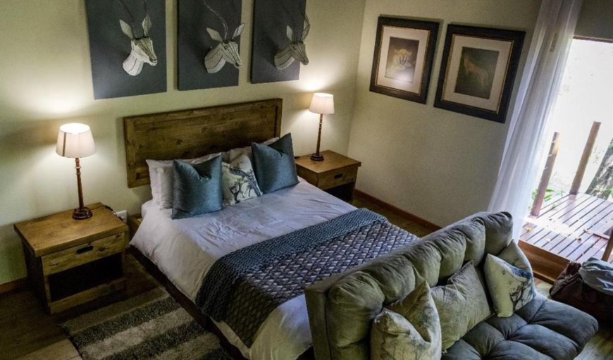 Woodpecker Room: Bed