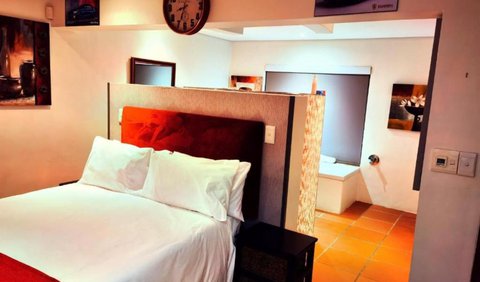 Lipizzaner Lodge | Deluxe Double Room 1: Bed