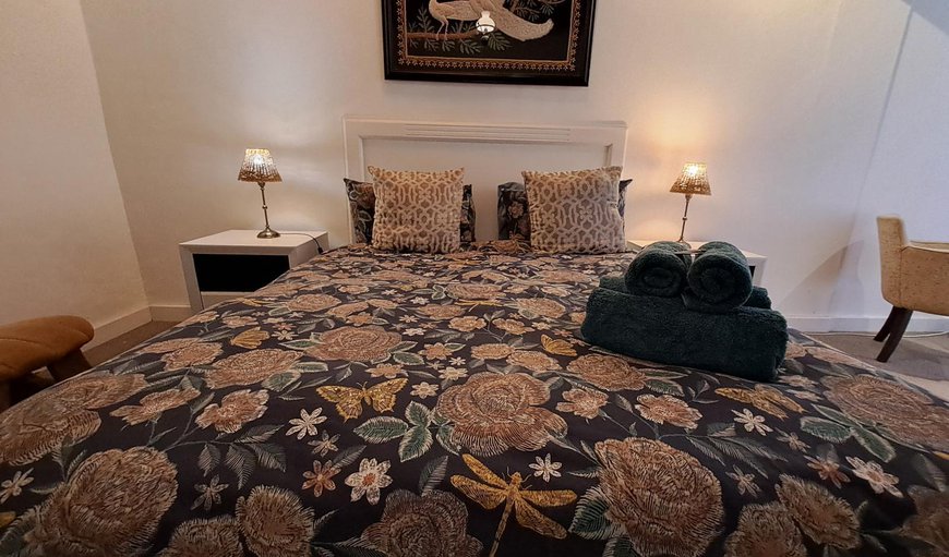 Luxury Queen Room 1: Bed