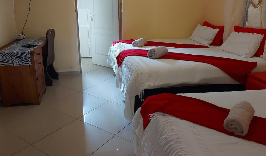 Deluxe Room: Bed