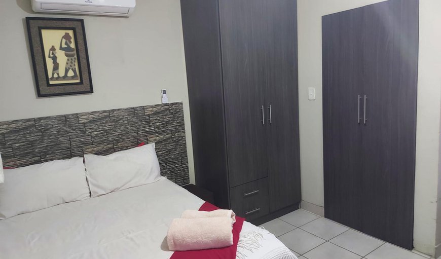 Double Room with Air-con: Photo of the whole room