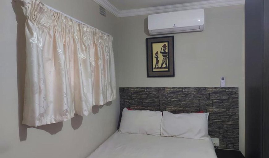 Double Room with Air-con: Bed