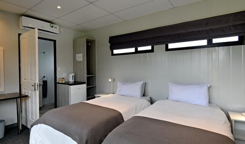 Twin Room: Beds