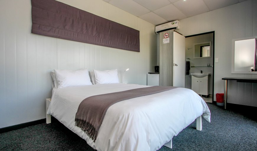 SleepOver Phabeni Double Room: Double Room