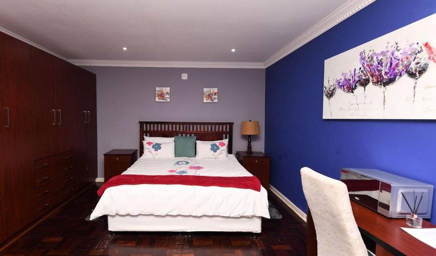 Deluxe King room with Shower: Bed