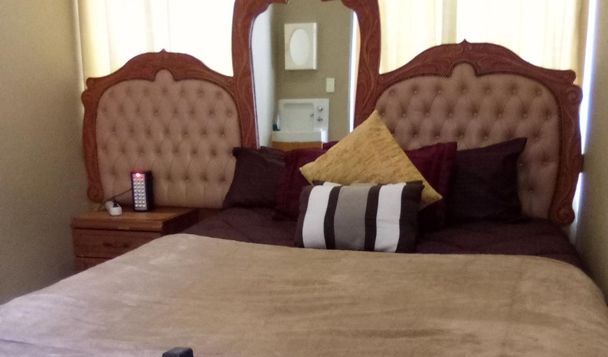 Standard Queen Room: Bed