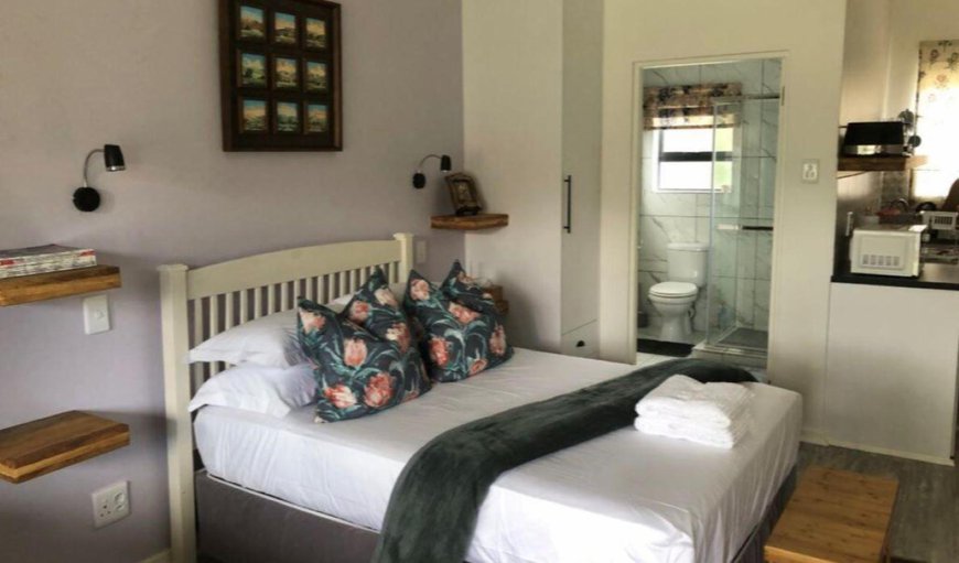 Serenity Deluxe Studio: Bed