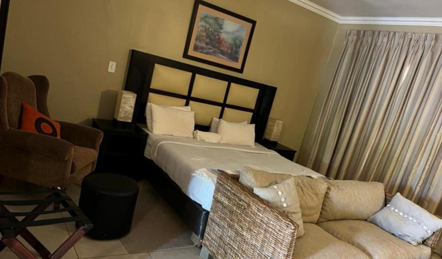 Malibu Country Lodge | Standard Double: Bed
