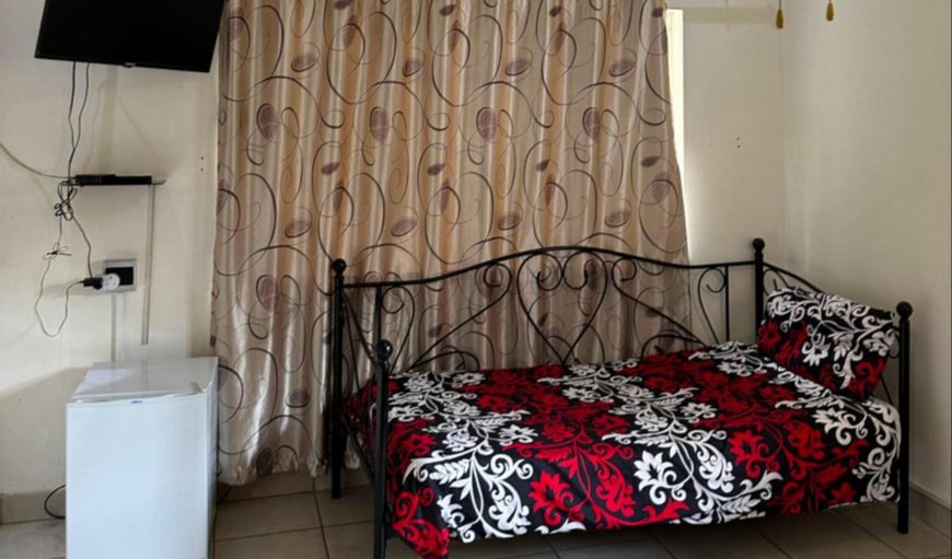 Carmelita Standard Singles: Photo of the whole room