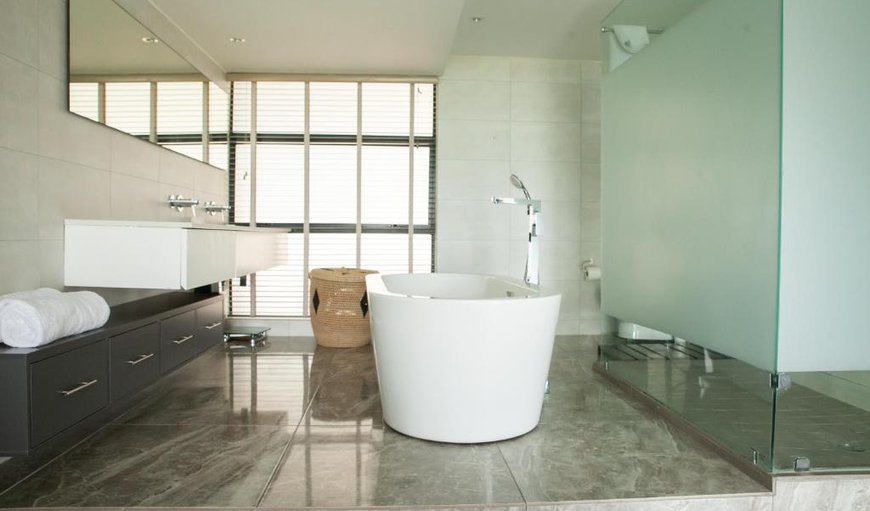 Premium Canal View Three Bedroom Apartment with Balcony: Premium Canal View Three Bedroom Apartment with Balcony