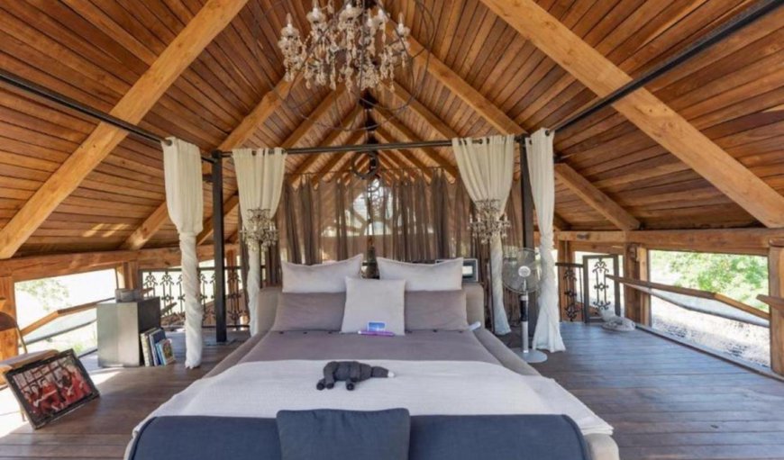 Pigcasso Barn Loft: Bed