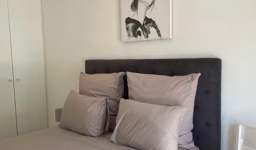 La Mer, 27 Sluysken - First Floor: Bed
