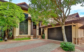 3 Bedroom Lakeside Villa in Zimbali image