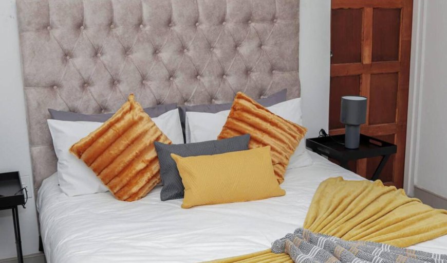 Luxury 4-sleeper Cottage: Bed