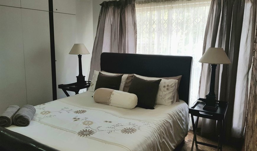 Queen Suite: Bed