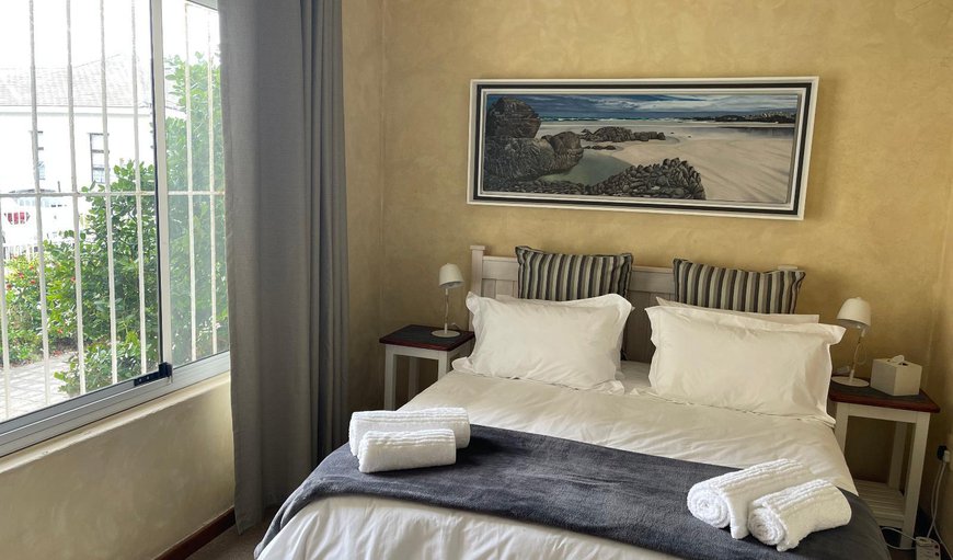Standard Queen Room - Shore Thing: Bed