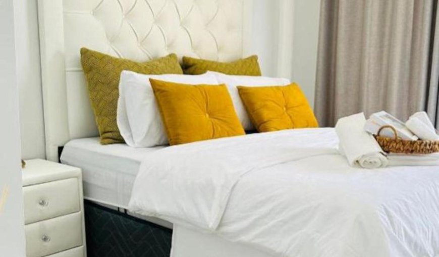 Luxury 1 Bedroom Apartment: Bed