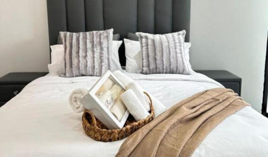 Studio Apartment: Bed