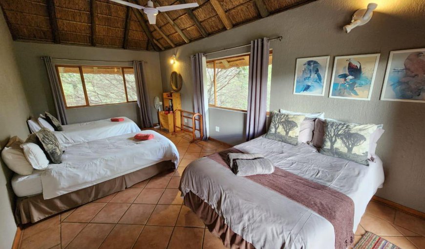 The Hornbill's Nest Self-catering Lodge: Bed