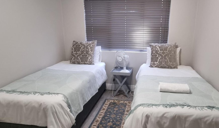3-Bedroom Cottage: Bed