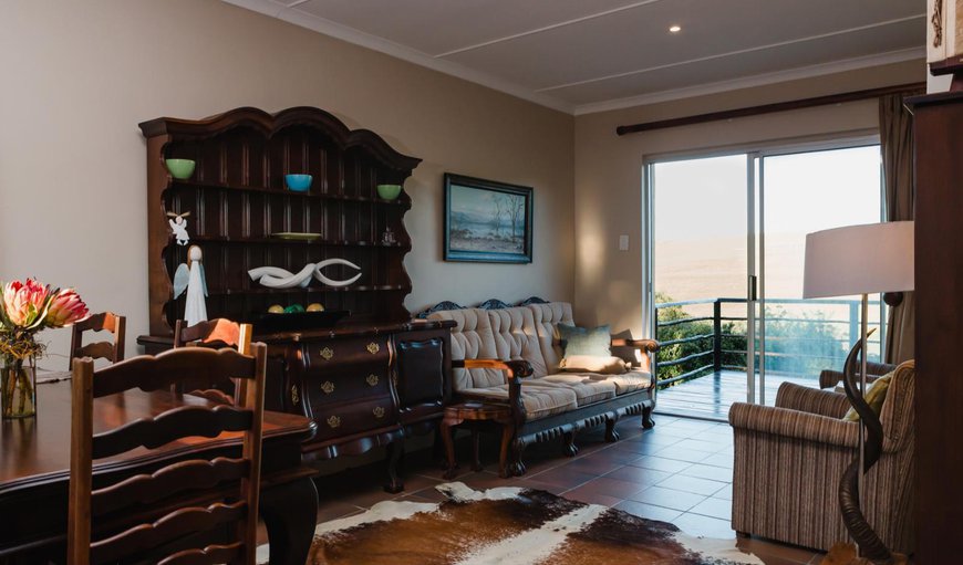Luxury 2 bedroom 2 bathroom, braai: Seating area
