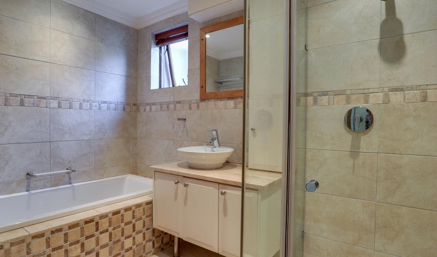 Standard Holiday Home with Pool: Bathroom